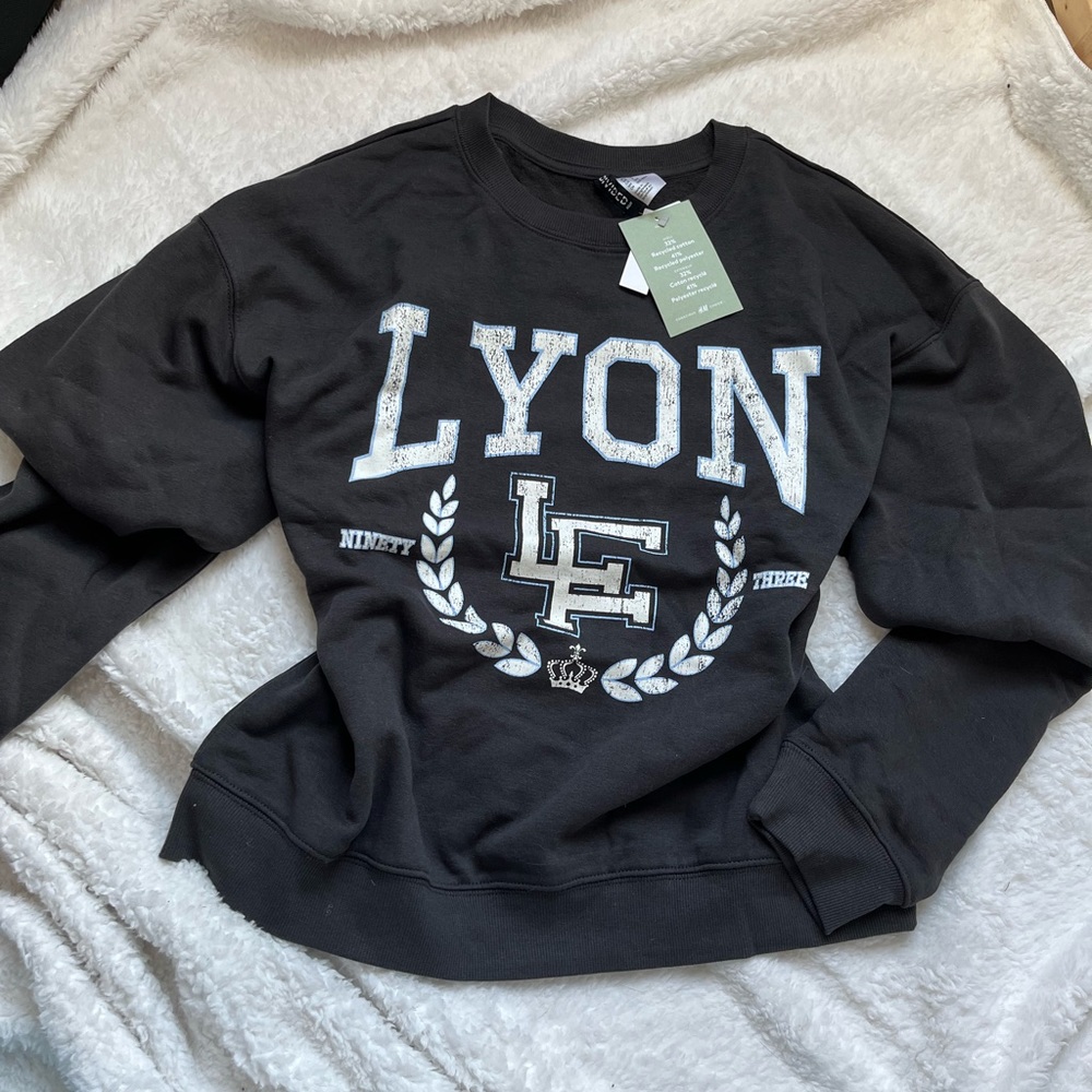 H&M DIVIDED Crew Neck